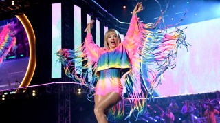 The article in The New York Times suggested that Taylor Swift had dropped clues in her music and performances about being closeted